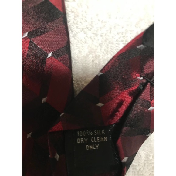 Pierra Cardin Black and Red Men's‎  Silk Neck Tie - Picture 5 of 7
